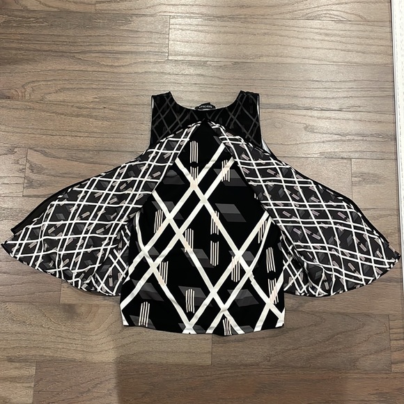 NWT White House Black Market Split Back Shell - Size XXS - Picture 3 of 8